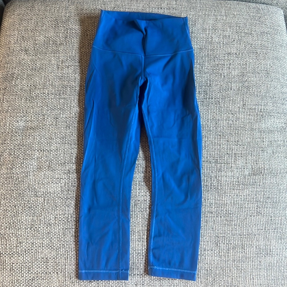 Blue lululemon crop leggings
